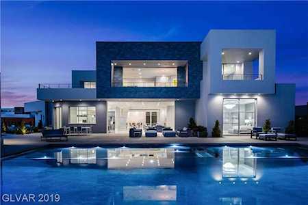 15 Flying Cloud Ln Las Vegas, NV 89135