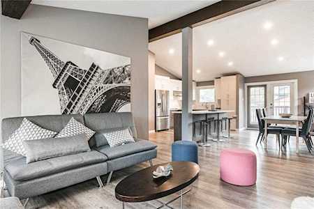 120 Bermuda Drive NW Calgary, AB T3K 1H8