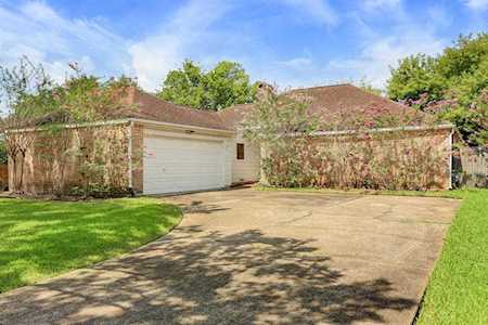 3035 Sam Houston Dr Sugar Land, TX 77479