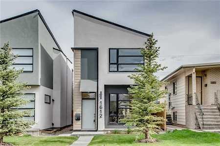 1612 44 Street SW Calgary, AB T3C 2A8