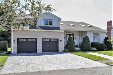 19 Elizabeth Rd Marblehead, MA 01945