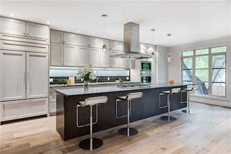 6 St Monica Avenue SE Calgary, AB T2G 3Y3