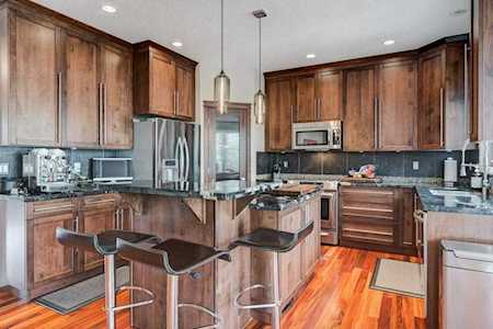 195 Springbluff Heights SW Calgary, AB T3H 5B8
