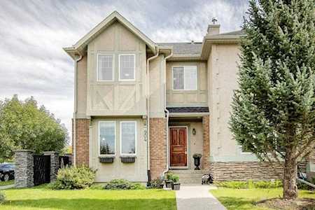 904 89 Street SW Calgary, AB T3H 5N9