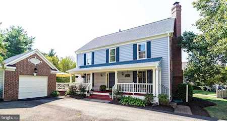6587 Forsythia St Springfield, VA 22150