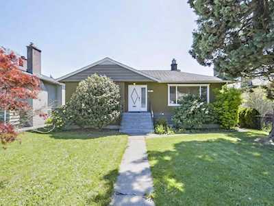 8418 11th Avenue Burnaby, BC V3N 2P4