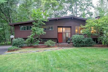 32 Fox Run Rd Bedford, MA 01730