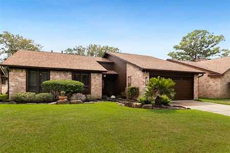 3126 Wagon Trail Dr Sugar Land, TX 77479