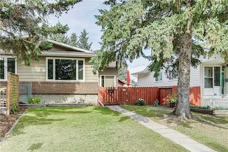 518 Queensland Place SE Calgary, AB T1X 1E6