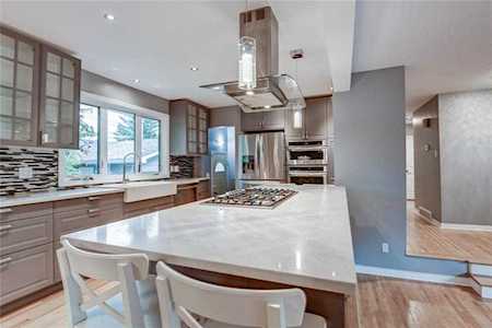 28 Meadowview Road SW Calgary, AB T2V 1V8