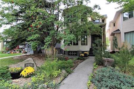 2522 16 Street NW Calgary, AB T2M 3R2