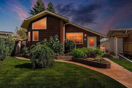 9416 Abbott Place SE Calgary, AB T2J 0Z8