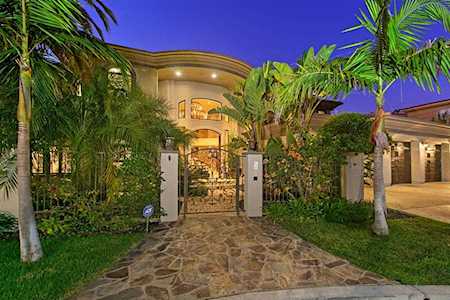 704 Muirlands Vista Way La Jolla, CA 92037