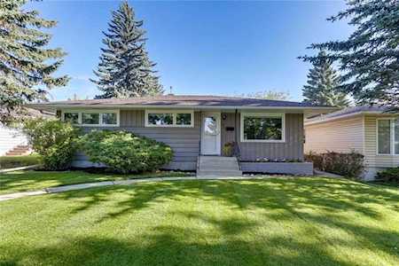 3532 35 Avenue SW Calgary, AB T3E 1A3