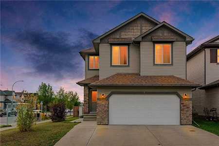 4 Saddlecrest Garden(s) NE Calgary, AB T3J 0C4