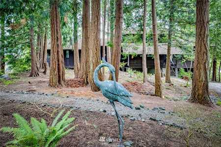 15039 Henderson Rd NE Bainbridge Island, WA 98110