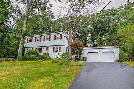 8 Redcoat Lane Burlington, MA 01803