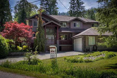 11239 261 Street Maple Ridge, BC V2W 1H2
