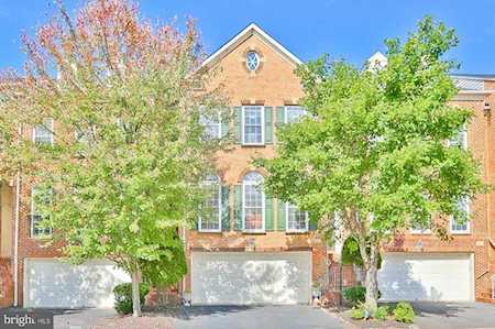 4076 Walnut Cove Circle Fairfax, VA 22033
