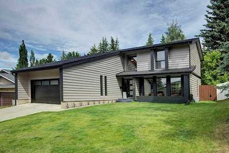 240 Pump Hill Crescent SW Calgary, AB T2V 4L5