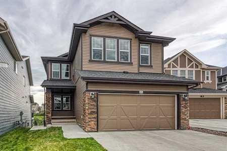 64 Sherwood Manor NW Calgary, AB T3R 0N6