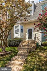 3733 Broomsedge Ct Fairfax, VA 22033