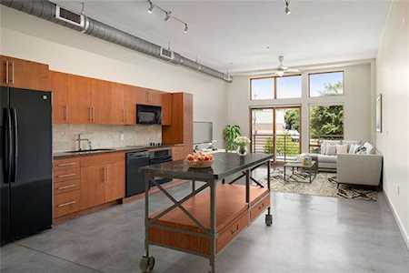 2124 6th St #206 Austin, TX 78702