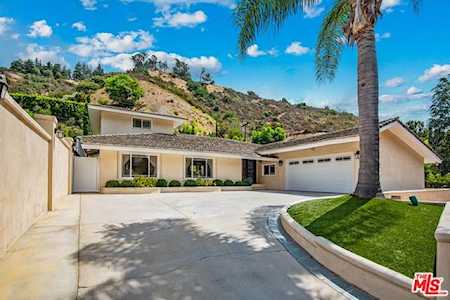 1916 San Ysidro Drive Beverly Hills, CA 90210