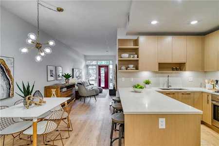 88 9 Street NE #111 Calgary, AB T2E 4E1