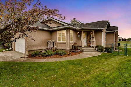 1009 High Glen Bay NW High River, AB T1V 1E2