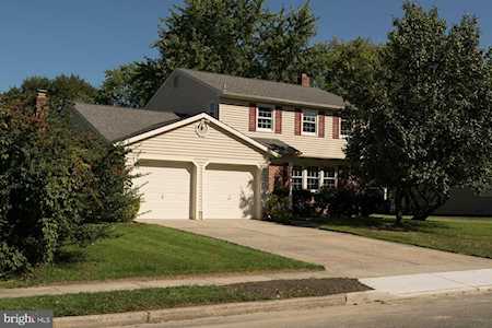 5 Knightswood Dr Marlton, NJ 08053