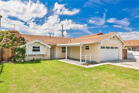 17111 Kampen Lane Huntington Beach, CA 92647