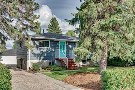 4824 Montana Crescent NW Calgary, AB T3B 1E8