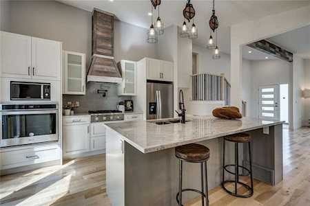 35 Mapleglade Close SE Calgary, AB T2J 2H1