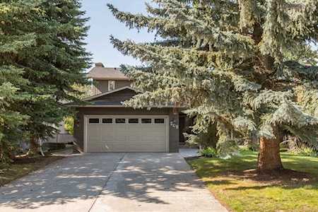 208 Pump Hill Garden(s) SW Calgary, AB T2V 4M6