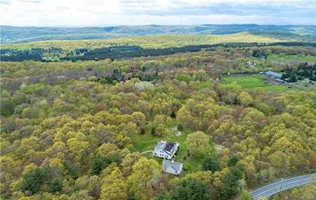 1107 Old Quaker Hill Rd Pawling, NY 12564