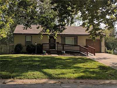 1101 NE 67 Place Gladstone, MO 64118
