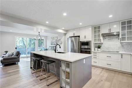 185 Woodridge Drive SW #12 Calgary, AB T2W 3X7