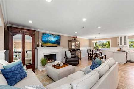 2725 Cardinal Drive Costa Mesa, CA 92626