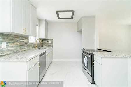 2040 NW 2nd Ct Boynton Beach, FL 33435