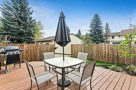 2183 Woodview Drive SW Calgary, AB T2W 3N8