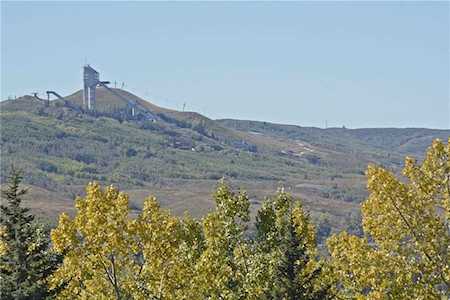 5223 23 Avenue NW Calgary, AB T3B 0Y7