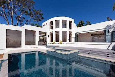 7103 Babilonia Carlsbad, CA 92009