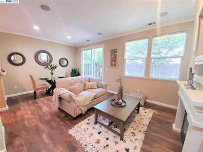 6349 Gatwick Ct Dublin, CA 94568