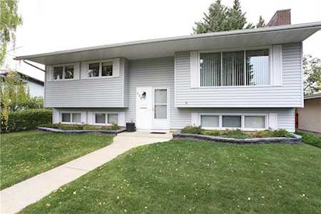 336 Braxton Place SW Calgary, AB T2W 1C9