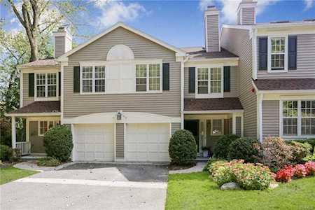 207 Pondside Dr Greenburgh, NY 10607
