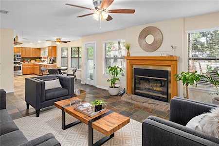 8304 Los Ranchos Dr Austin, TX 78749