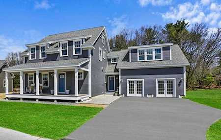 8 Duffy Dr Newburyport, MA 01950