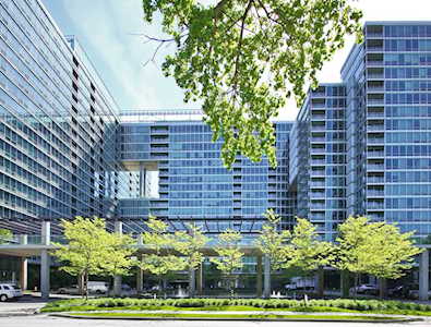 9655 Woods Dr #1910 Skokie, IL 60077