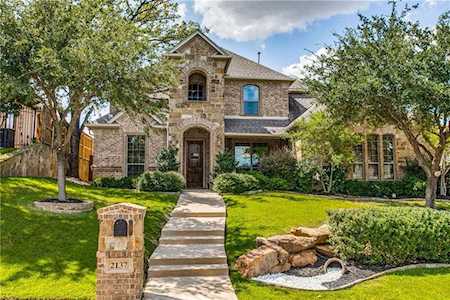 2137 Farrington Lane Hurst, TX 76054